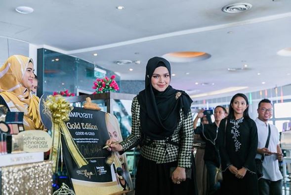 Majlis pelancaran Simplysiti Cosmetics Gold Edition oleh Datuk Seri Siti Nurhaliza.